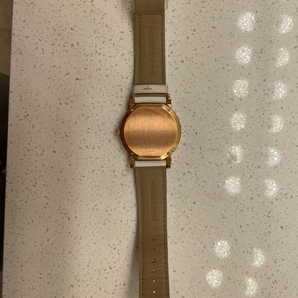 Burberry “The City” rose gold watch - Picture 4 of 5